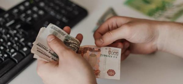 Как взять отпуск в июне 2025 года и не потерять в зарплате, пояснил юрист