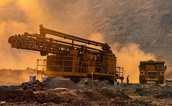 
                    АЛРОСА вышла из проекта добычи алмазов в Анголе из-за санкций
                