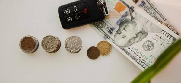 Курс рубля обновит максимум к доллару после 19 июня: прогноз аналитика