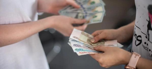 &laquo;Доллар должен стоить 120, 130&raquo;: россиянам посоветовали покупать валюту сейчас