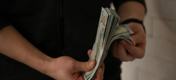 Покупать доллар или подождать? Что делать с валютой прямо сейчас