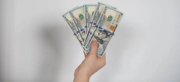 К концу года курс доллара будет трехзначным, предупредили эксперты на ПМЭФ