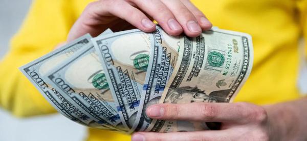 Экономист дал совет россиянам, планирующим покупать валюту