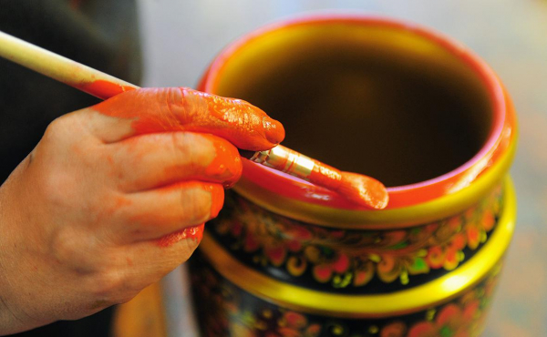 
                    Основатель АФК &laquo;Система&raquo; заявил о планах забрать вслед за гжелью хохлому
                