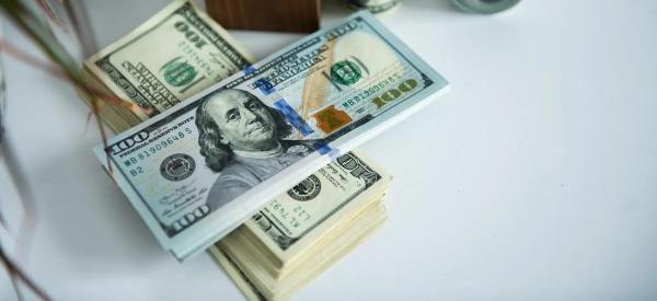 В банке сообщили, когда начнется девальвация рубля и доллар вернется к 100