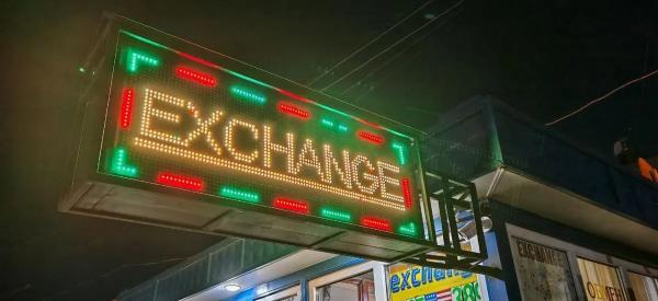 Покупать ли доллары и как обменять по выгодному курсу: советы эксперта