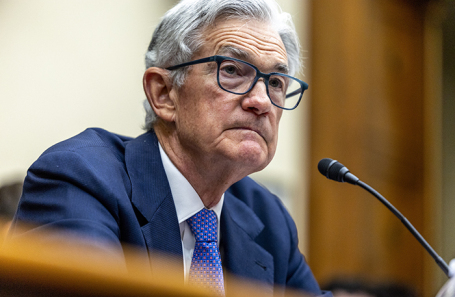 Доллар слабеет на фоне слухов о смене главы ФРС