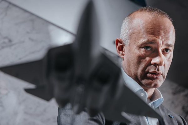 
                    Глава ОАК&nbsp;&mdash; РБК: &laquo;У нас в стране все разбираются в футболе и авиации&raquo;
                