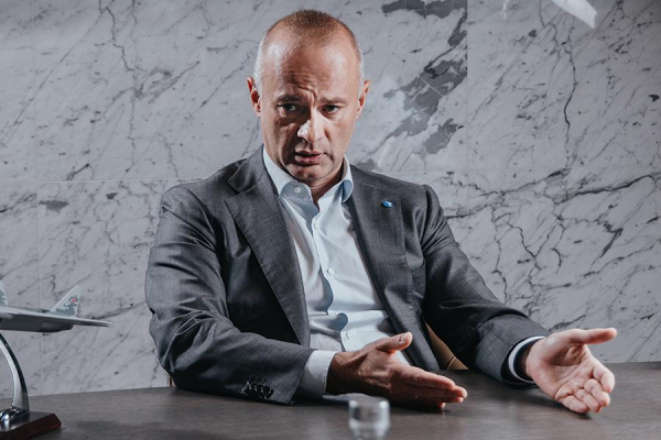 
                    Глава ОАК&nbsp;&mdash; РБК: &laquo;У нас в стране все разбираются в футболе и авиации&raquo;
                