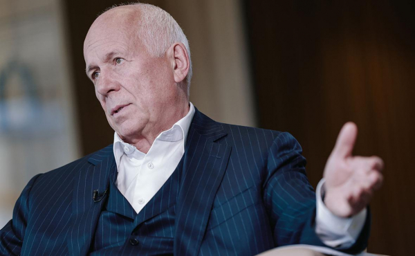 
                    Чемезов призвал &laquo;разбить&raquo; тезис о &laquo;стране-бензоколонке&raquo;
                