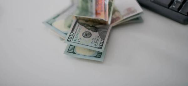 Доллар готовится к взлету в июне: что случится с &laquo;переоцененным&raquo; рублем?