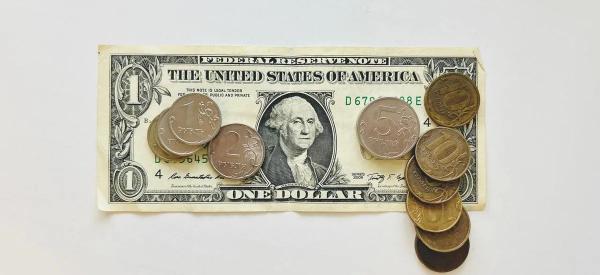 Давление на рубль усилится с июля-августа: когда доллар пробьет отметку в 98?