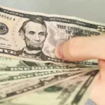 «50 рублей за доллар – это не фантастика»: увидят ли россияне такой курс в 2025 году