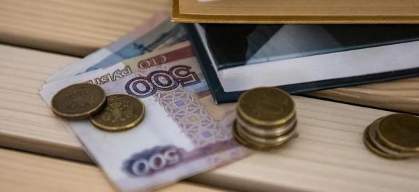 Банк подключил платную услугу без согласия клиента: законно ли это, и куда жаловаться?