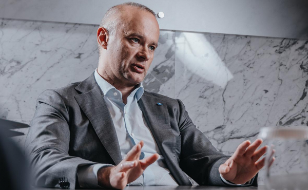 
                    Глава ОАК&nbsp;&mdash; РБК: &laquo;У нас в стране все разбираются в футболе и авиации&raquo;
                