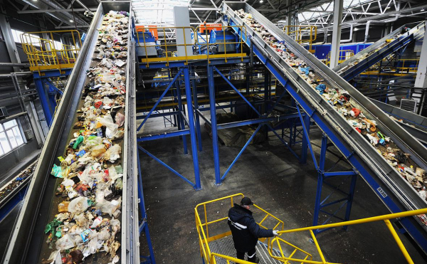 
                    &laquo;Ростех&raquo; заморозит строительство трех мусорных заводов &laquo;до лучших времен&raquo;
                