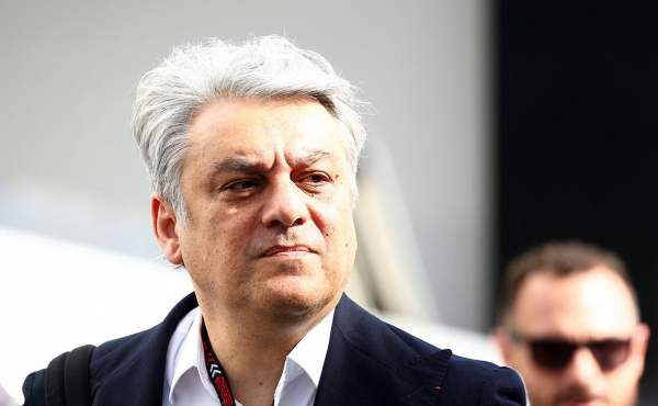 
                    Le Figaro узнала о переходе главы Renault в индустрию предметов роскоши
                