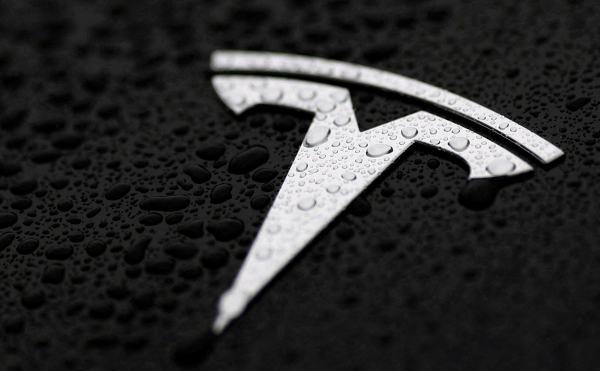 
                    Акции Tesla рекордно подешевели на фоне ссоры Маска с Трампом
                