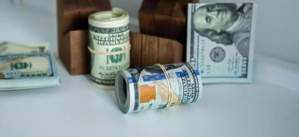 Аналитик допустил падение доллара до 60 рублей: что изменится летом