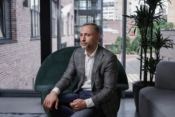 
                    Глава &laquo;России&raquo;: &laquo;Каждый 2-й рейс на SSJ100&nbsp;&mdash; между Москвой и Петербургом&raquo;
                