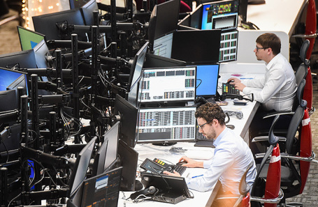 Российский фондовый рынок и рубль продолжают снижаться