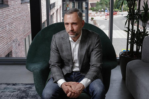 
                    Глава &laquo;России&raquo;: &laquo;Каждый 2-й рейс на SSJ100&nbsp;&mdash; между Москвой и Петербургом&raquo;
                