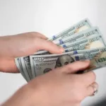 120 за доллар к концу года: девальвация рубля поможет закрыть «дыру» в бюджете