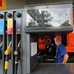 Сечин предложил расширить диапазон отклонения топливных цен по демпферу