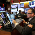 Российский рынок акций закрылся снижением основных индексов