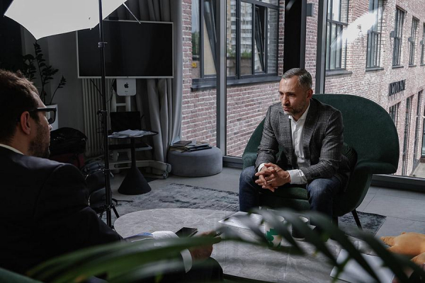 
                    Глава &laquo;России&raquo;: &laquo;Каждый 2-й рейс на SSJ100&nbsp;&mdash; между Москвой и Петербургом&raquo;
                