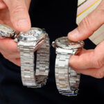 Цены на подержанные часы люксовых зарубежных брендов прошли пик падения