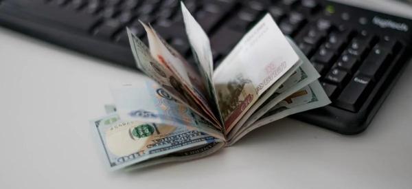 Доллар выше 100, банковский кризис и всплеск инфляции: эксперт предупредил о &laquo;черных лебедях&raquo; в июле