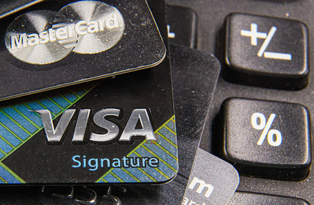 ЦБ планирует ограничить хождение карт Visa и Mastercard с истекшим сроком годности