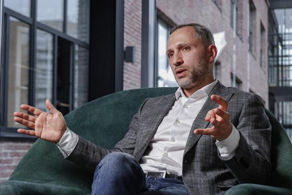 
                    Глава &laquo;России&raquo;: &laquo;Каждый 2-й рейс на SSJ100&nbsp;&mdash; между Москвой и Петербургом&raquo;
                