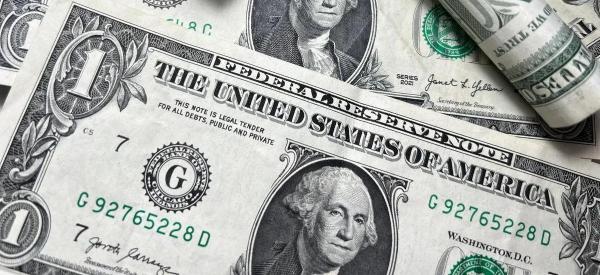 Курс доллара вернется к 100: что угрожает стабильности рубля?