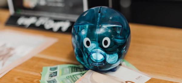 Рубль ждет управляемая девальвация: как защитить сбережения?