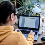 Переехавшие в Эмираты и работающие на российские компании релоканты будут платить налоги на родине