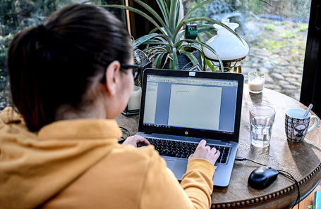 Переехавшие в Эмираты и работающие на российские компании релоканты будут платить налоги на родине