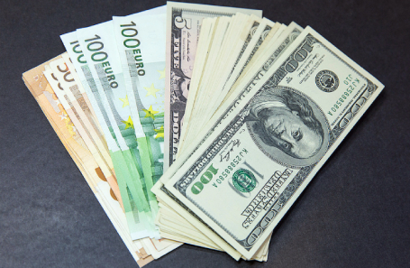 Требование к экспортерам о продаже валютной выручки отменено