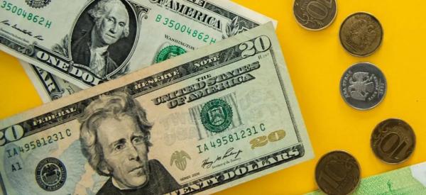 Девальвация рубля составит 23%: когда доллар дойдет до пика?