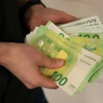 Как сохранить деньги при падении курса рубля: советы аналитиков