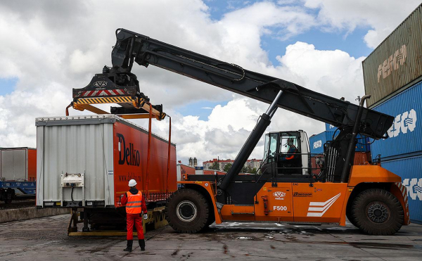 
                    Власти решили закрепить схему &laquo;вези или плати&raquo; на РЖД
                