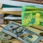 Девальвация рубля и «черные лебеди»: что будет с долларом в августе?