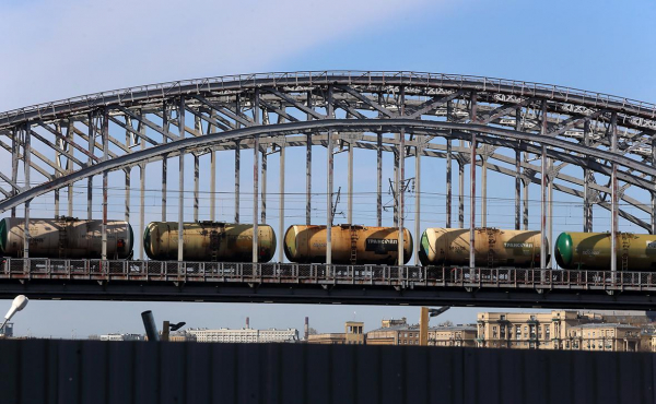 
                    Запрет на экспорт бензина продлят на сентябрь
                