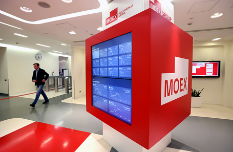 Российский рынок акций снижается в отсутствие геополитической определенности