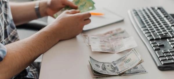 &laquo;Кто купит их, будет в плюсе&raquo;: кто останется в выигрыше при дефолте и отмене санкций?