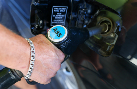 Стоимость бензина Аи-95 на Петербургской бирже вновь побила рекорд