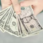 Доллар или юань: какую валюту выбрать, чтобы спасти сбережения от девальвации