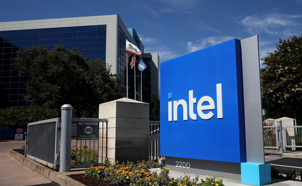 
                    WSJ узнала об &laquo;отравленной пилюле&raquo; в сделке Intel с властями США
                