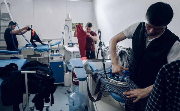 
                    Глава швейной компании предостерег от полной независимости от иностранцев
                